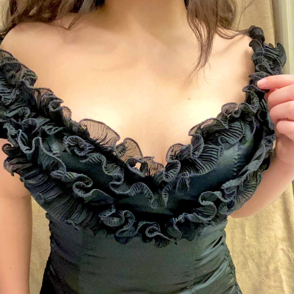 Black top.🖤Perfect for a date night✨. Stretchy. Very roomy in the chest area:)